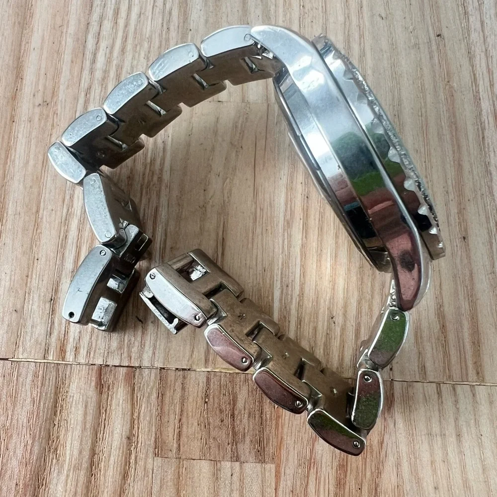 Studio time ladies silver tone crystal accented watch NEW BATTERY